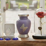 Alternatives to a Traditional Urn: Keepsakes Made From Ashes and Other Memorial Options - Funeral.com, Inc.