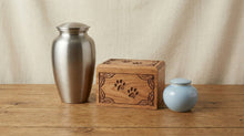Choosing the Right Urn for Pet Ashes: Sizes, Styles, and Personalization Options