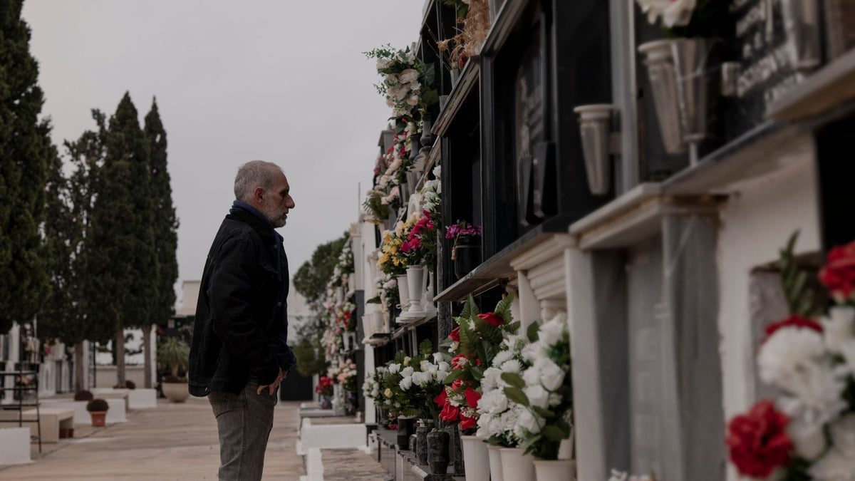 Death Anniversary Ideas: 35+ Meaningful Ways to Remember a Loved One ...