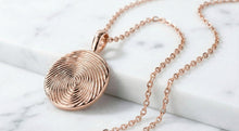 Fingerprint Jewelry Explained: How It’s Made, How to Capture a Print, and What to Look for in Quality