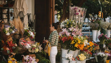 How Much Should I Spend on Flowers for a Funeral? - Funeral.com, Inc.