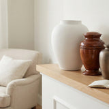 How to Choose a Decorative Urn for Ashes: Style, Size, Placement, and Budget