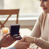 Cremation Jewelry Gift Etiquette: When and How to Offer Keepsakes
