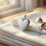Guide to Cremation Ashes Memorial Jewelry & Keepsakes