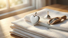 Guide to Cremation Ashes Memorial Jewelry & Keepsakes