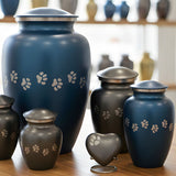 What Is the Difference Between an Urn, a Keepsake Urn, and Cremation Jewelry? - Funeral.com, Inc.