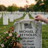 Why Coins Are Left on Headstones: The Hidden Language of Remembrance, Military Honor, and Human Connection