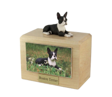 Urna de madera para mascotas con figura de terrier escocés sentado y portafotos de 10 x 15 cm