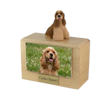 Urna de madera para mascotas con figura de terrier escocés sentado y portafotos de 10 x 15 cm