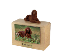 Urna de madera para mascotas con figura de terrier escocés sentado y portafotos de 10 x 15 cm