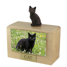 Urna de madera para mascotas con figura de terrier escocés sentado y portafotos de 10 x 15 cm