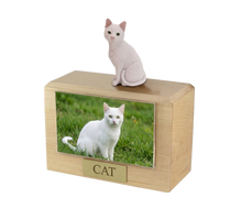 Urna de madera para mascotas con figura de terrier escocés sentado y portafotos de 10 x 15 cm