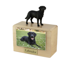 Urna de madera para mascotas con figura de border terrier sentado y portafotos de 10 x 15 cm