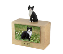 Urna de madera para mascotas con figura de terrier escocés sentado y portafotos de 10 x 15 cm