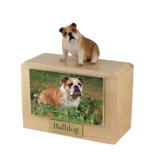 Urna de madera para mascotas con figura de terrier escocés sentado y portafotos de 10 x 15 cm