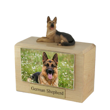 Urna de madera para mascotas con figura de terrier escocés sentado y portafotos de 10 x 15 cm