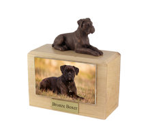 Urna de madera para mascotas con figura de terrier escocés sentado y portafotos de 10 x 15 cm