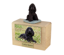 Urna de madera para mascotas con figura de terrier escocés sentado y portafotos de 10 x 15 cm