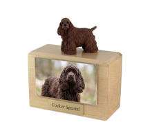 Urna de madera para mascotas con figura de terrier escocés sentado y portafotos de 10 x 15 cm