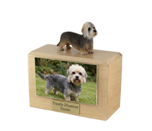 Urna de madera para mascotas con figura de terrier escocés sentado y portafotos de 10 x 15 cm
