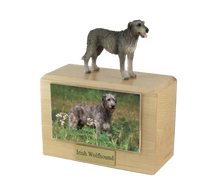 Urna de madera para mascotas con figura de terrier escocés sentado y portafotos de 10 x 15 cm